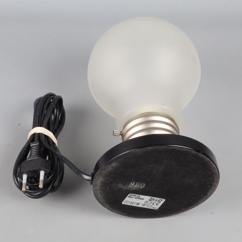 Lampa med sladd sett uppifrån