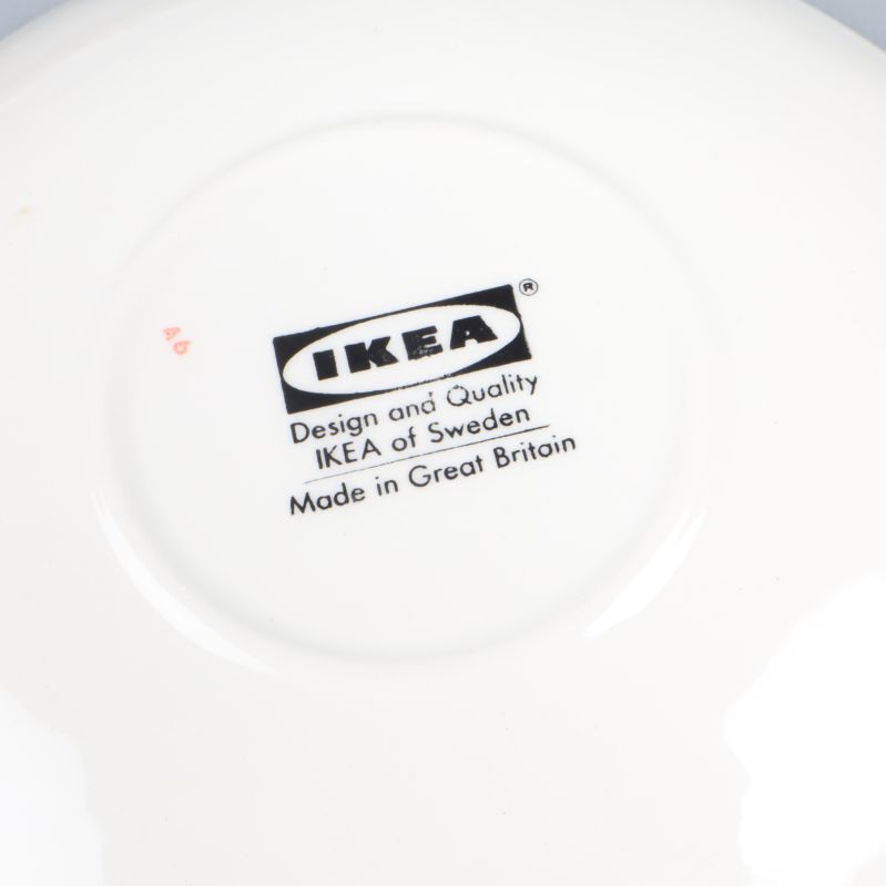 IKEA-logotyp och produktinformation under kopp