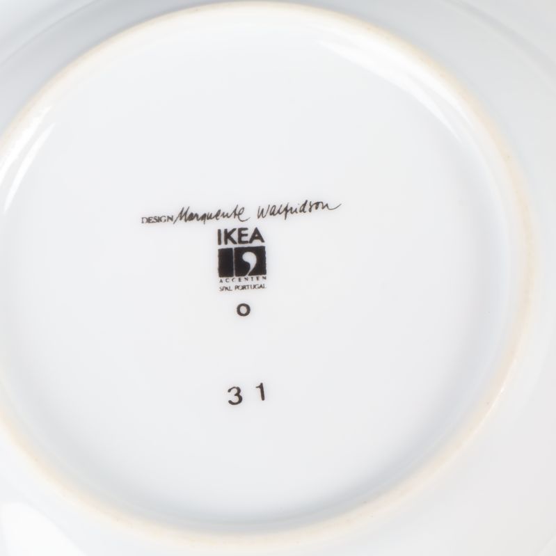 IKEA-stämpel och designersignatur på botten