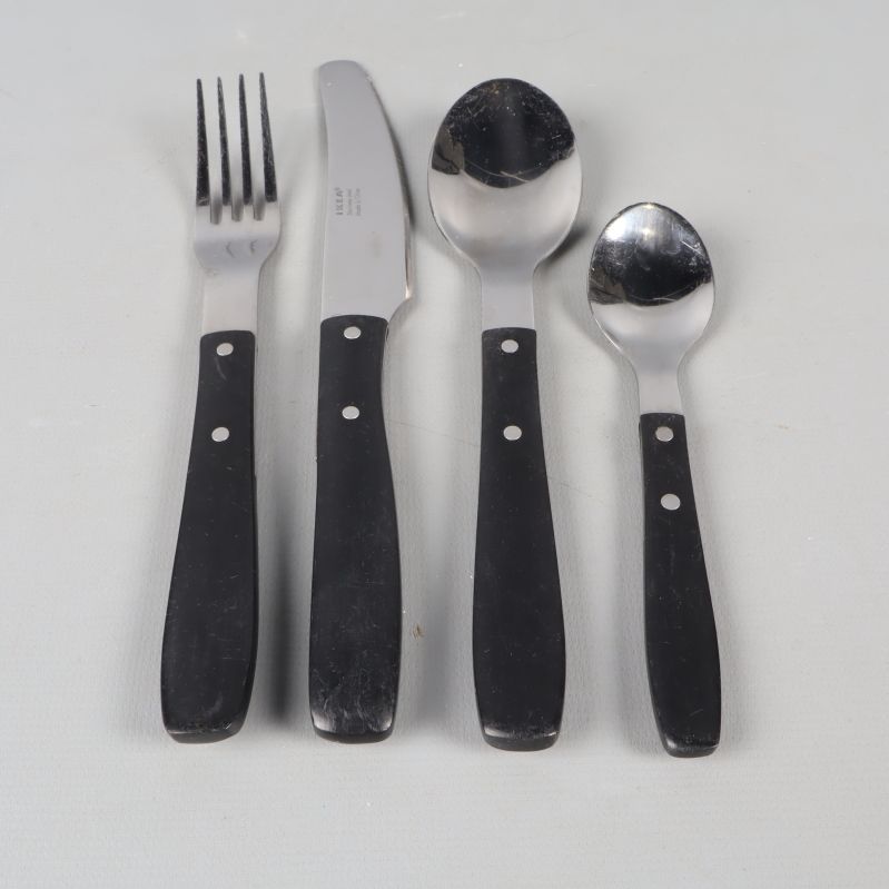 Gaffel, kniv, sked och tesked från set