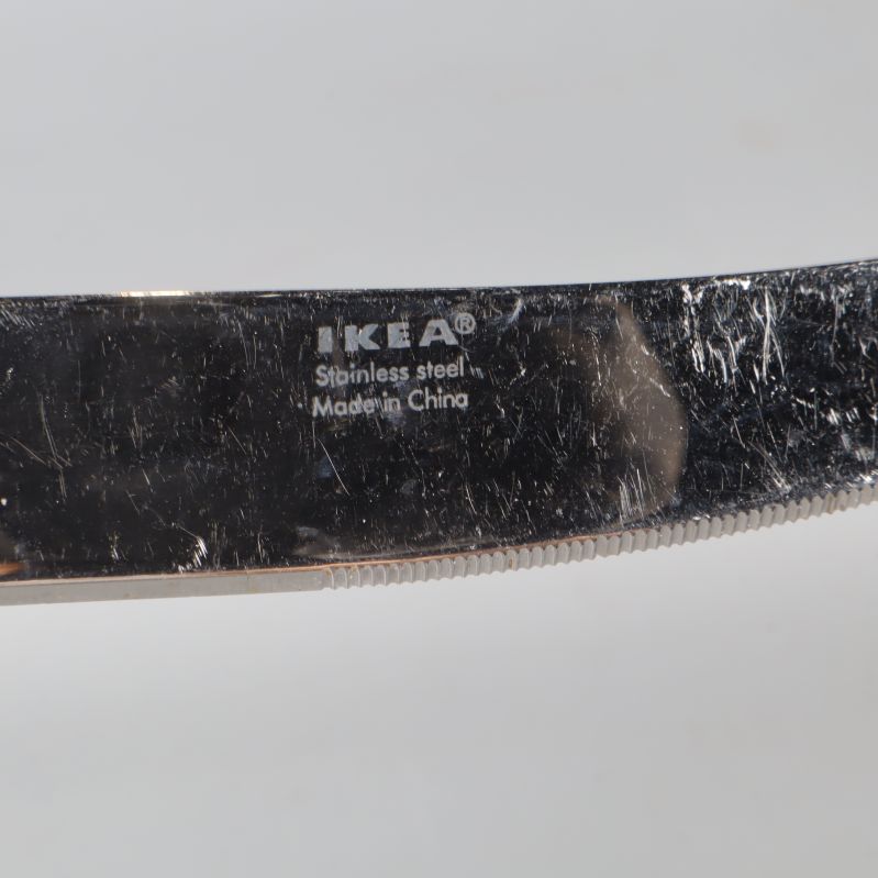 Närbild på IKEAs kniv i rostfritt stål