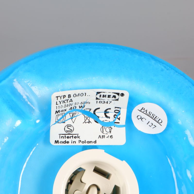 Basens etikett med produktspecifikationer