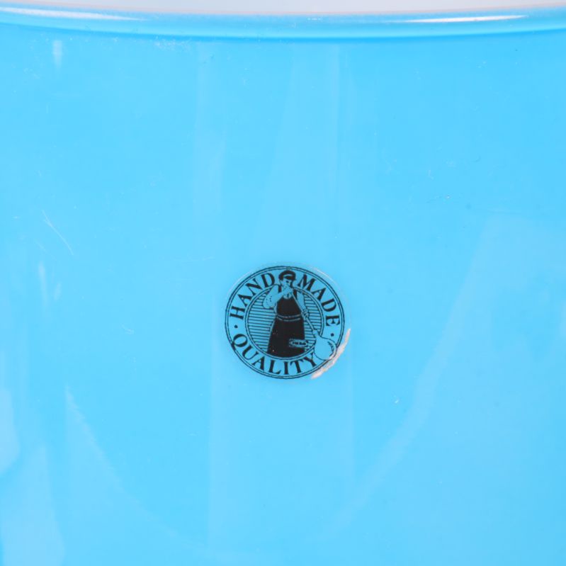 Handgjord etikett på lampans kropp