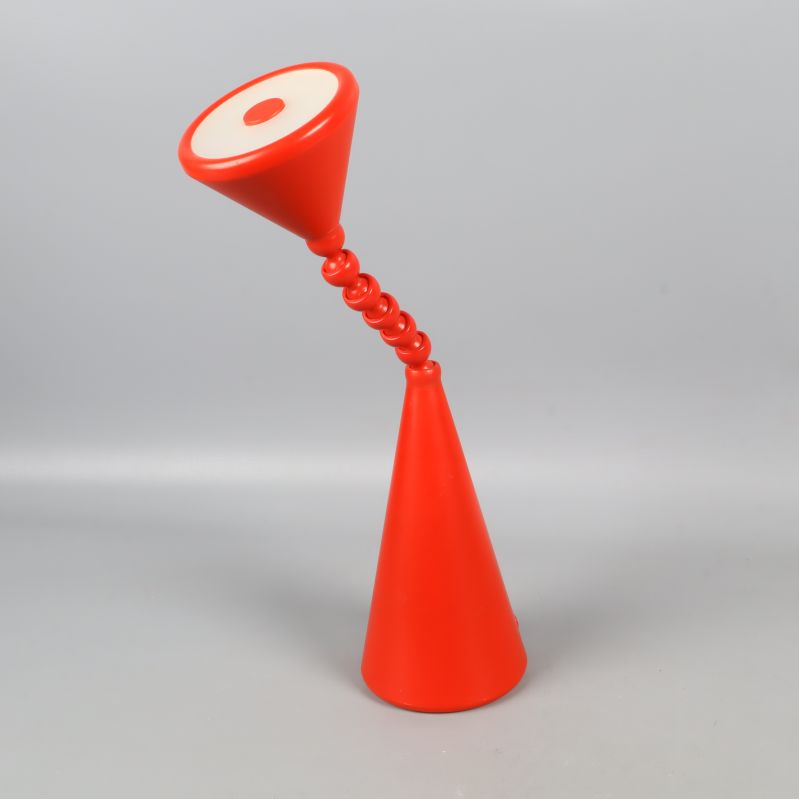 Smal röd lampa med vridbar funktion