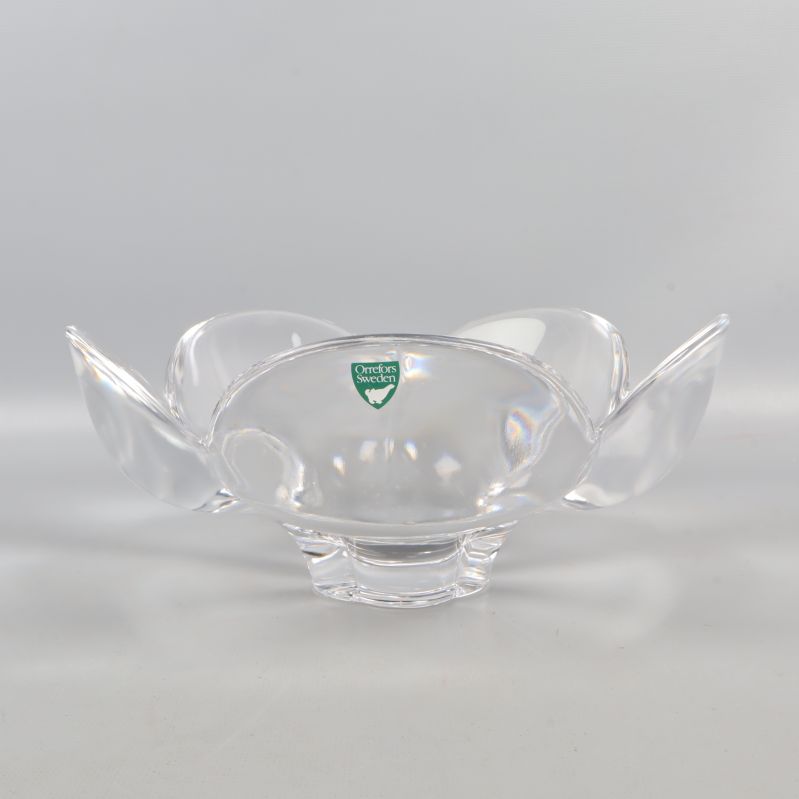 Glasskål med blombladsliknande design