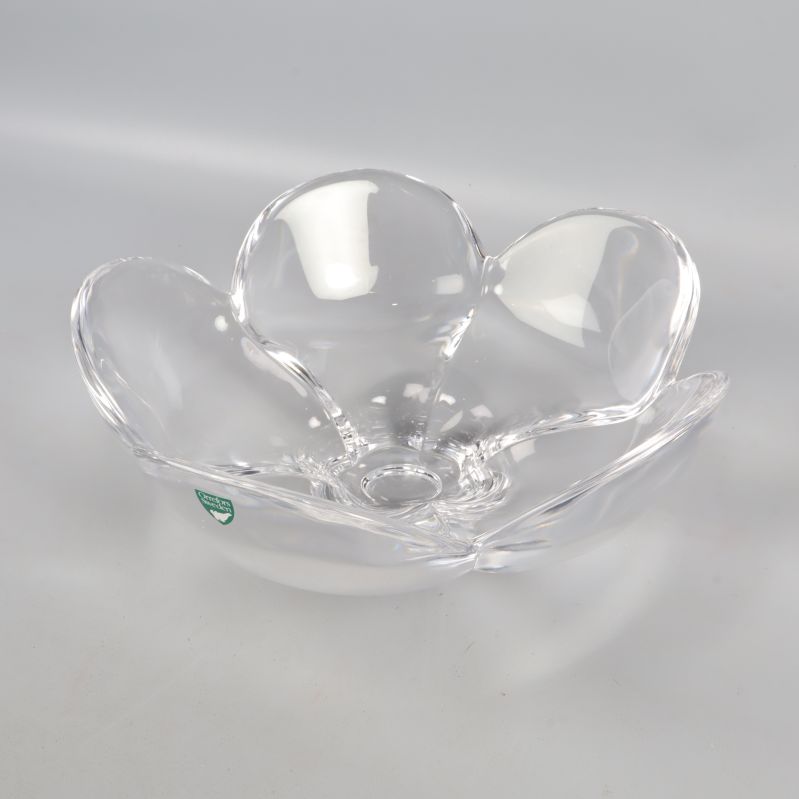 Glasskål med unik blomform