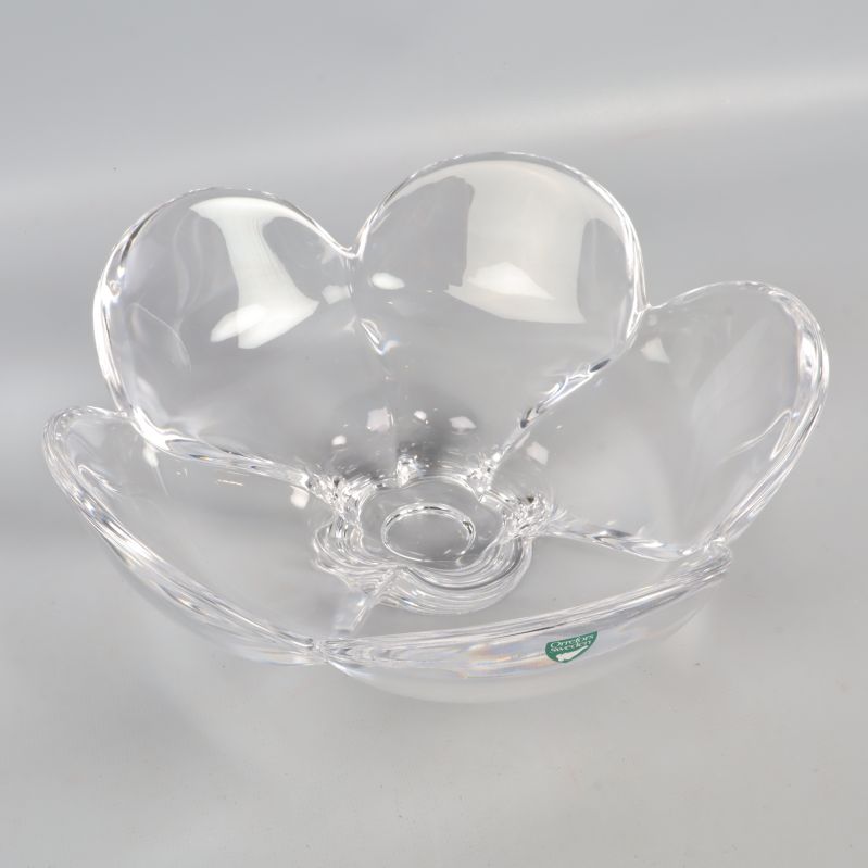 Glasskål med unik blomform