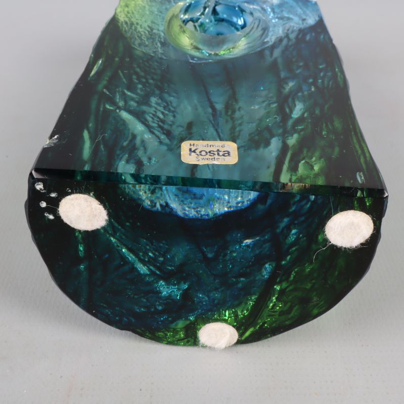 Bas av glasskulptur med Kosta etikett