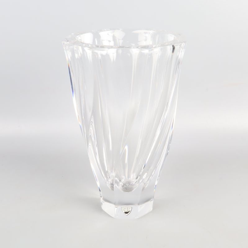Elegant glasvas från sidan