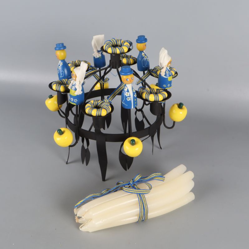 Ljusstake med figurer och ljus