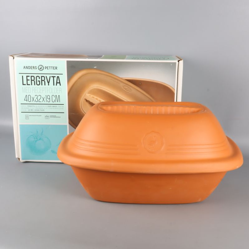 Terrakotta lergodsgryta med förpackning