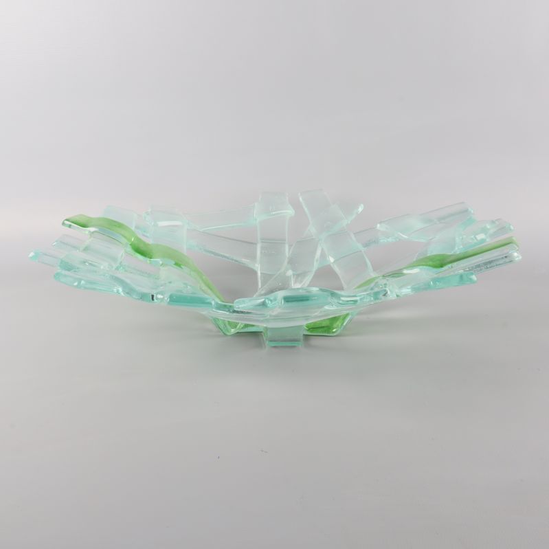 Glasdekoration i en vågig form