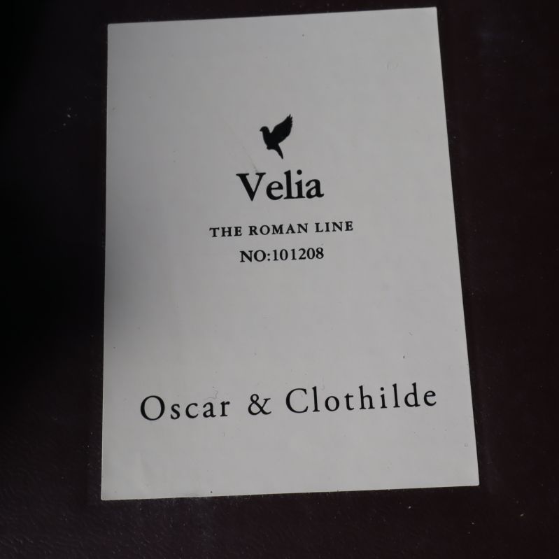 Velia etikett från Oscar & Clothilde