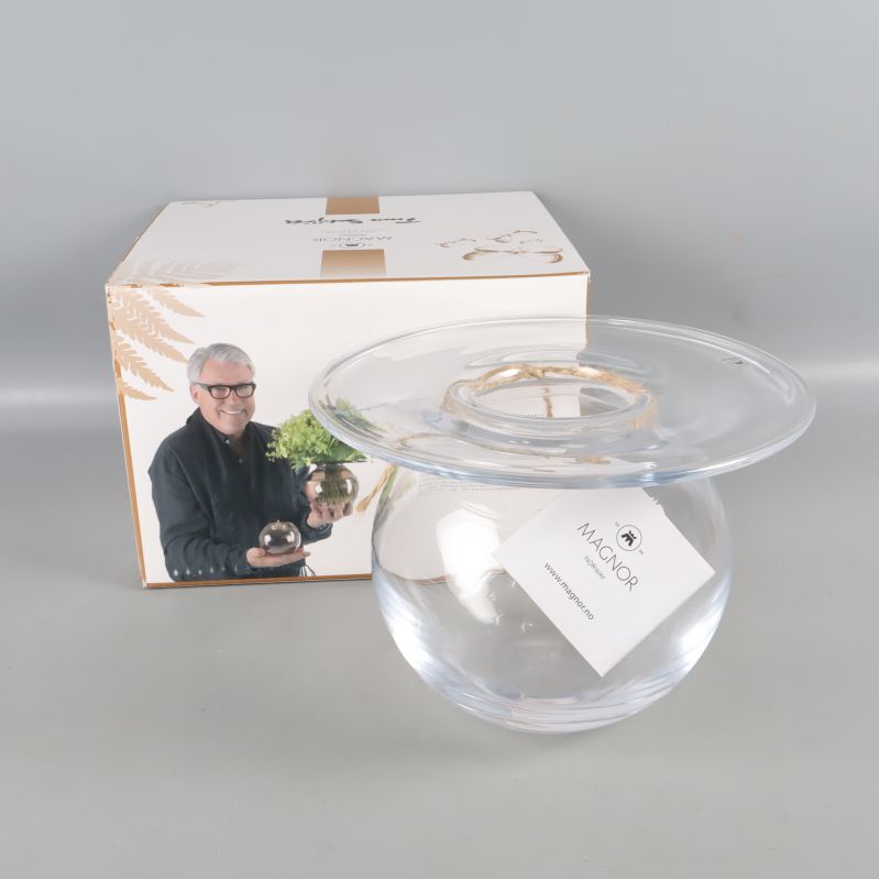 Magnor glasvas med förpackning
