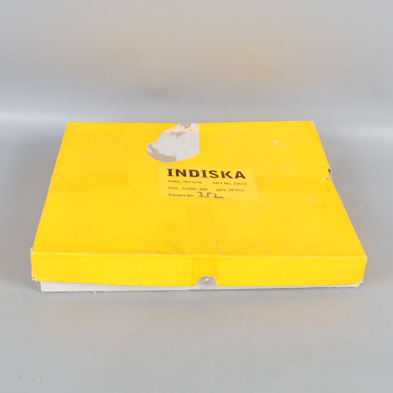 Stängd gul kartong med Indiska logotyp