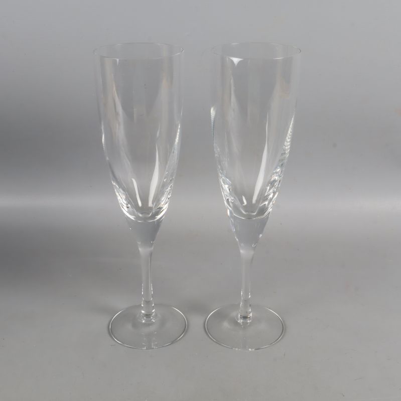 Två champagneglas i närbild