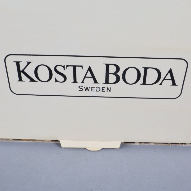 Kosta Boda logotyp på förpackningen