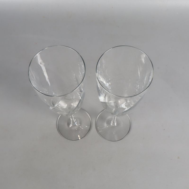 Två champagneglas ovanifrån