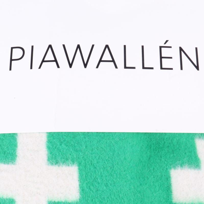 Närbild av etiketten Pia Wallén