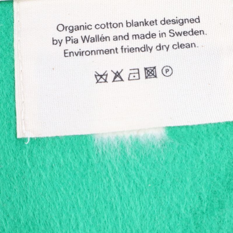 Närbild av materialetiketten på filten