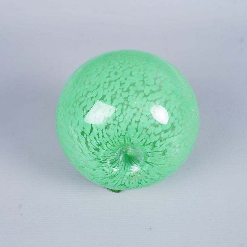 Undersidan av grön rund ljusstake visas