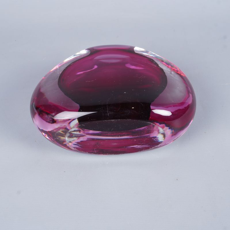 Baksidan av vasen visar den färgade glasbottnen