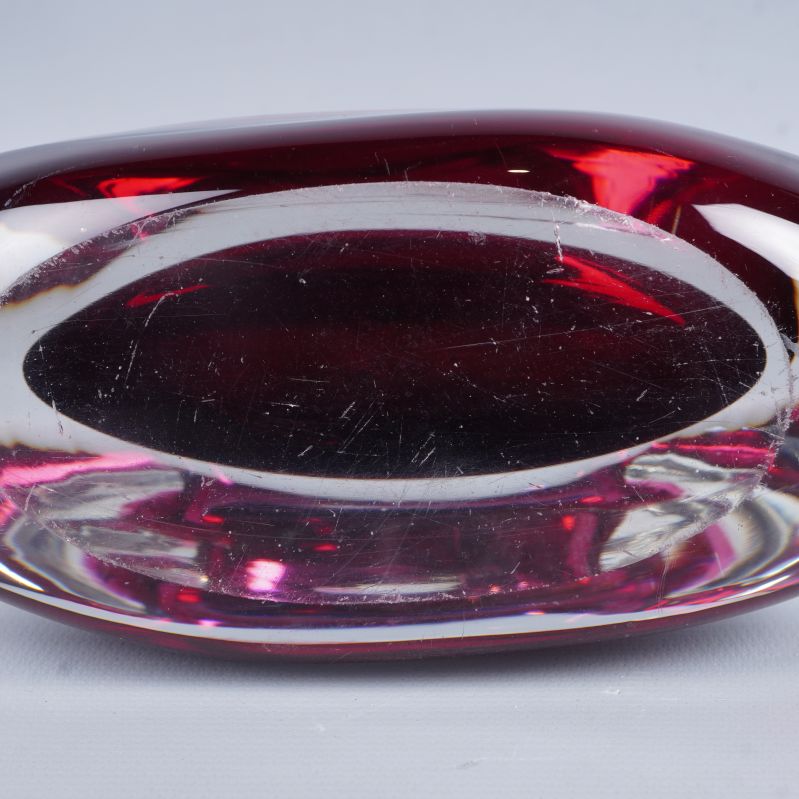 Närbild på vasens botten med tydlig repstruktur