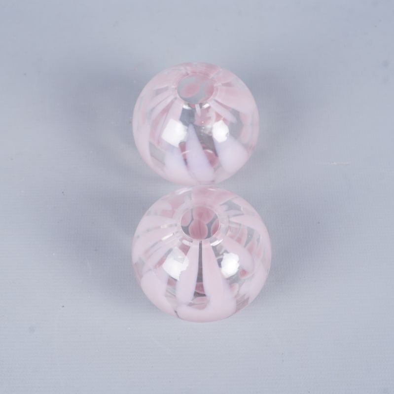 Ovanifrån vy av två rosa glasvaser