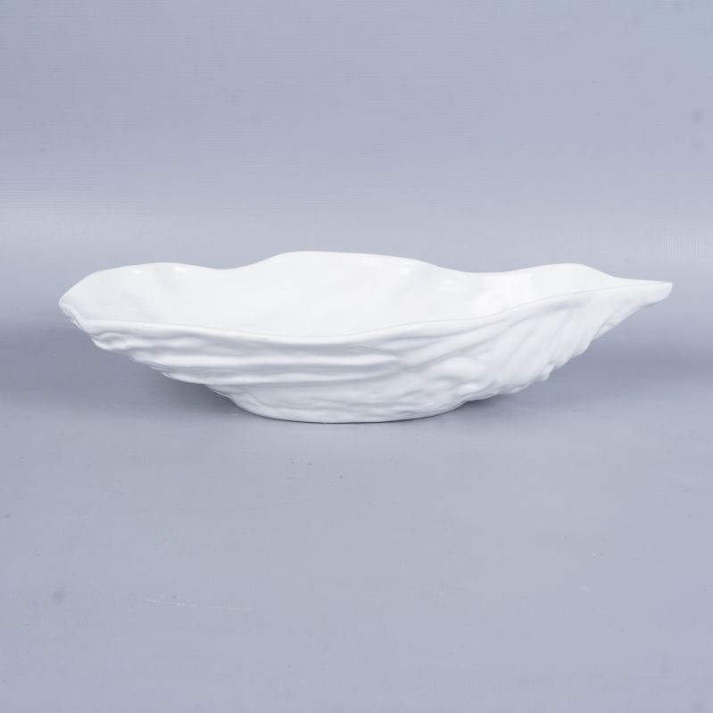 Ostronskål med matta vågmönster från sidan