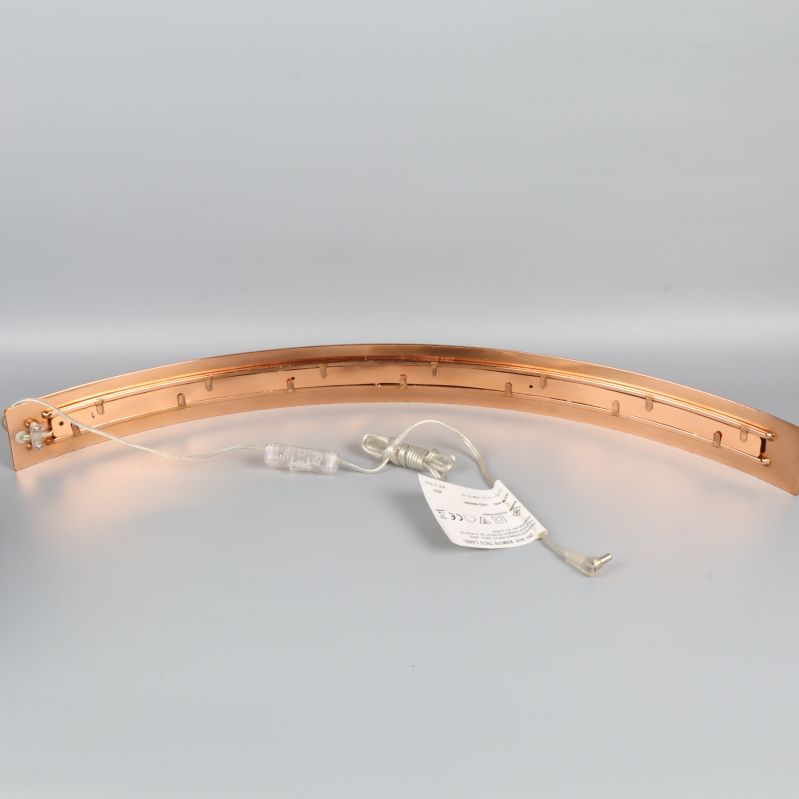 Baksidan på adventsljusstake i brons-look