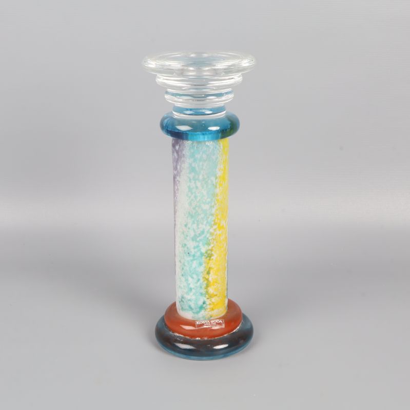 Flerfärgad glasljusstake med klar topp och färgad bas