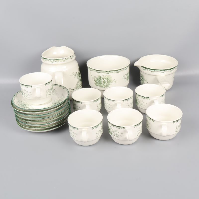 Servisdelar staplade redo för användning