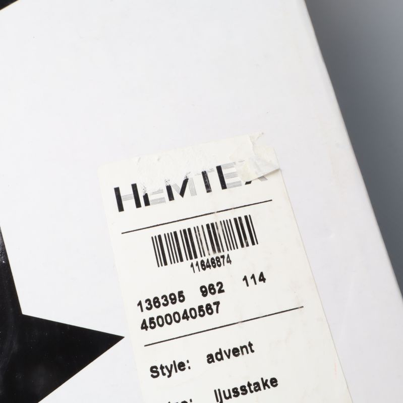 Närbild på Hemtex-etikett och produktspecifikationer på kartongen