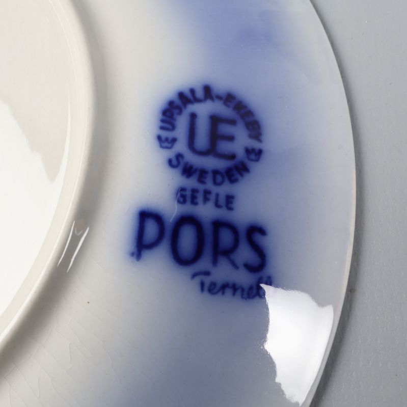 Stämpel Upsala Ekeby Gefle på undersidan av fatet