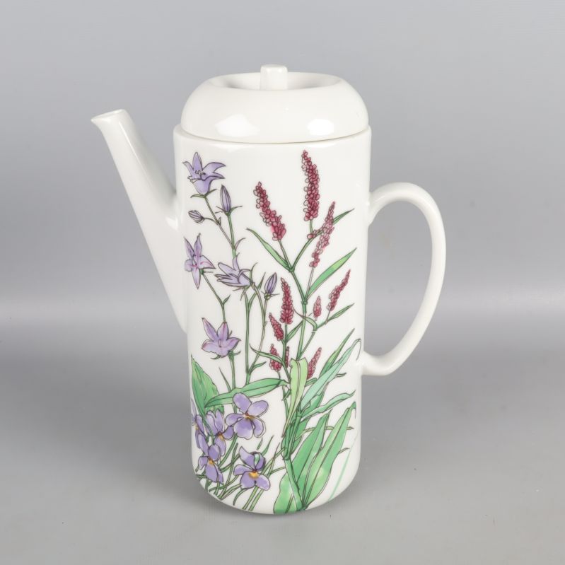 Vit kanna med blomdekor och lock i porslin