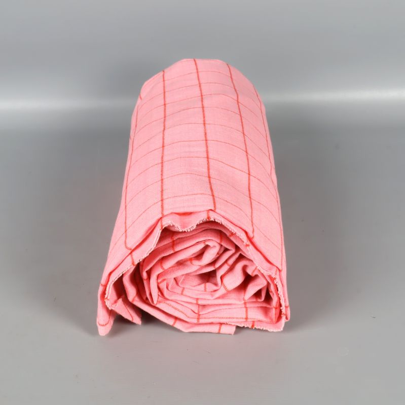 Rutigt mönstrad duk rullad från sidan