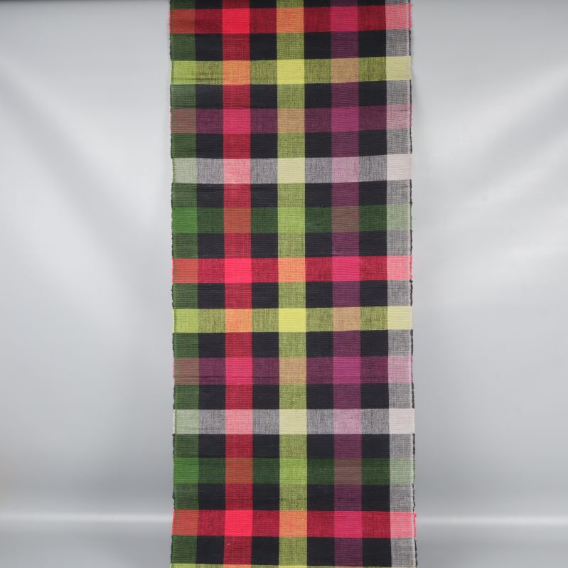Helt utvikt tyg med färgglatt rutmönster