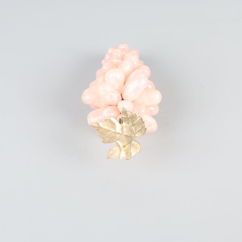 Druvklase sedd ovanifrån med metallblad