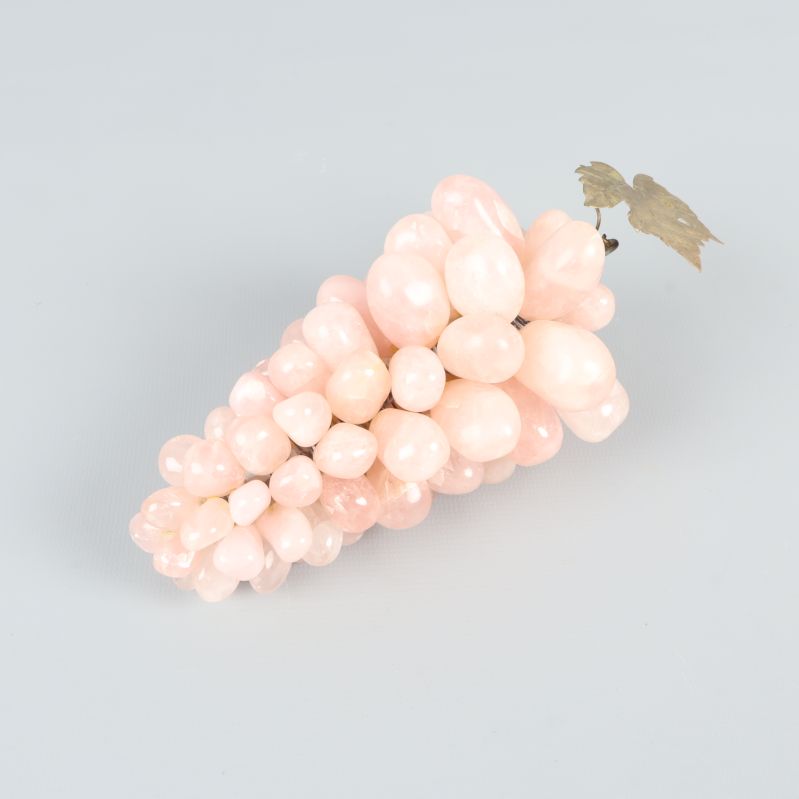 Dekorativ rosa druvklase visad från sned vinkel