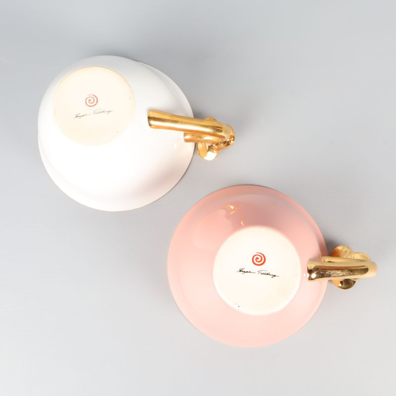 Botten på muggarna visar Kerstin Tillbergs signatur