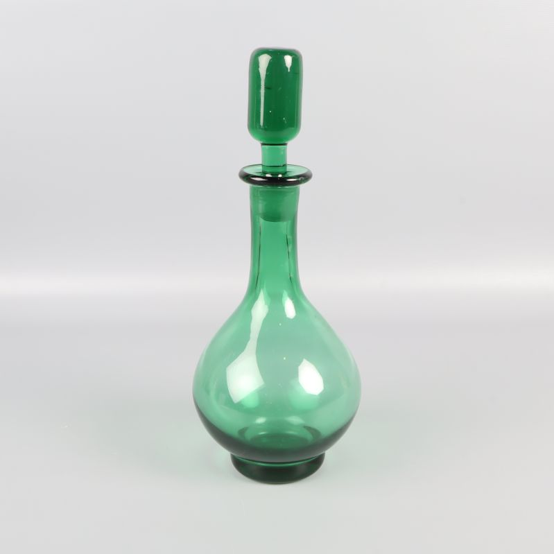 Grön glasflaska med knopp
