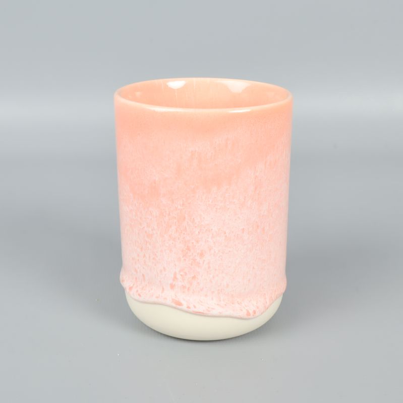 Keramikmugg sedd snett framifrån med slät yta