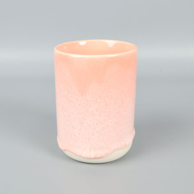 Keramikmugg med aprikos glasyr visar höjd och form