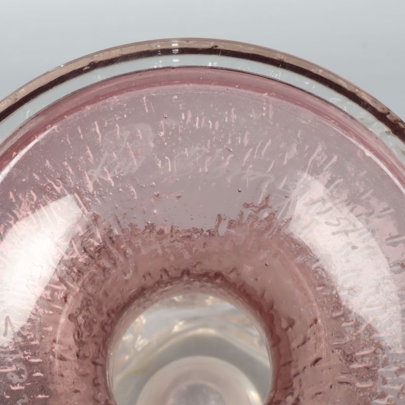 Bild på undersida med signatur