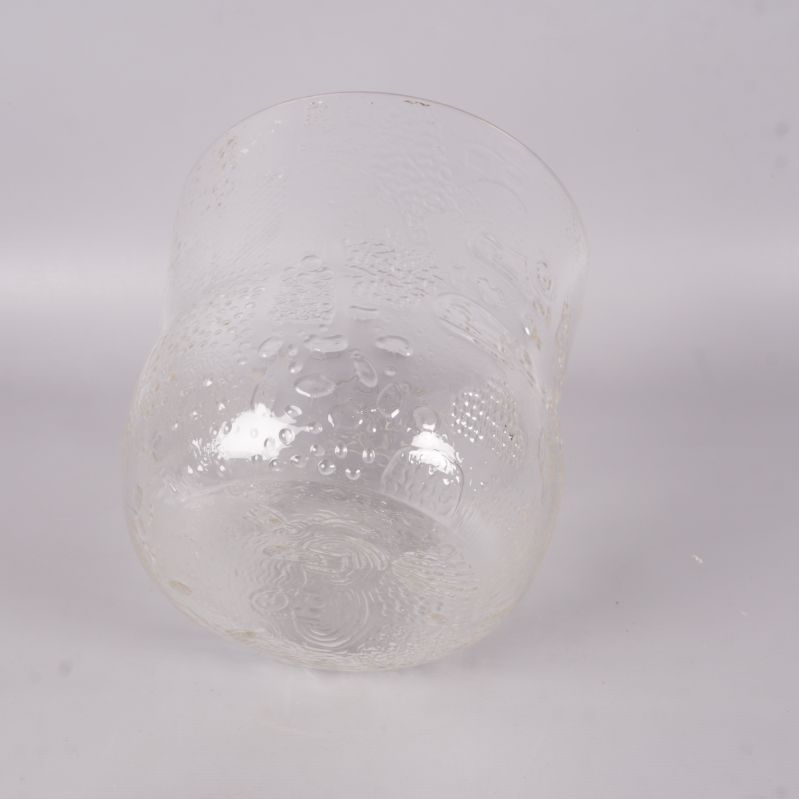 Skål i glas sedd från sidan med rundad botten