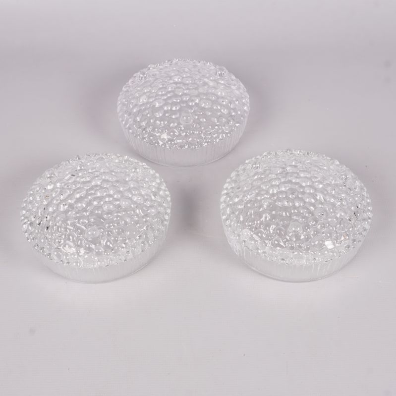 Glasskålarnas undersida visar tydlig bubbeltextur