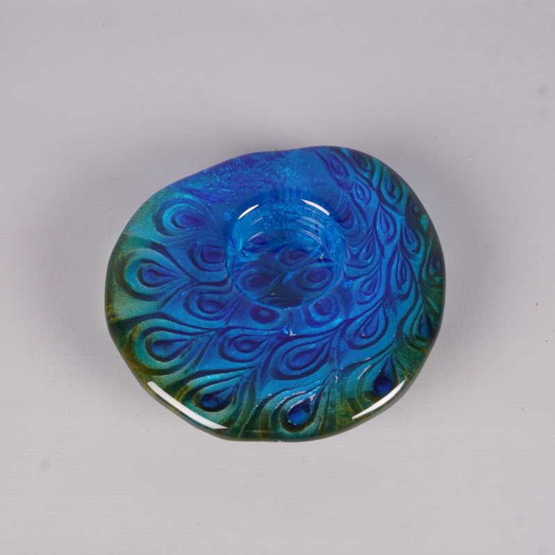 Ljushållarens ovansida visar paisleymönster i blått och grönt