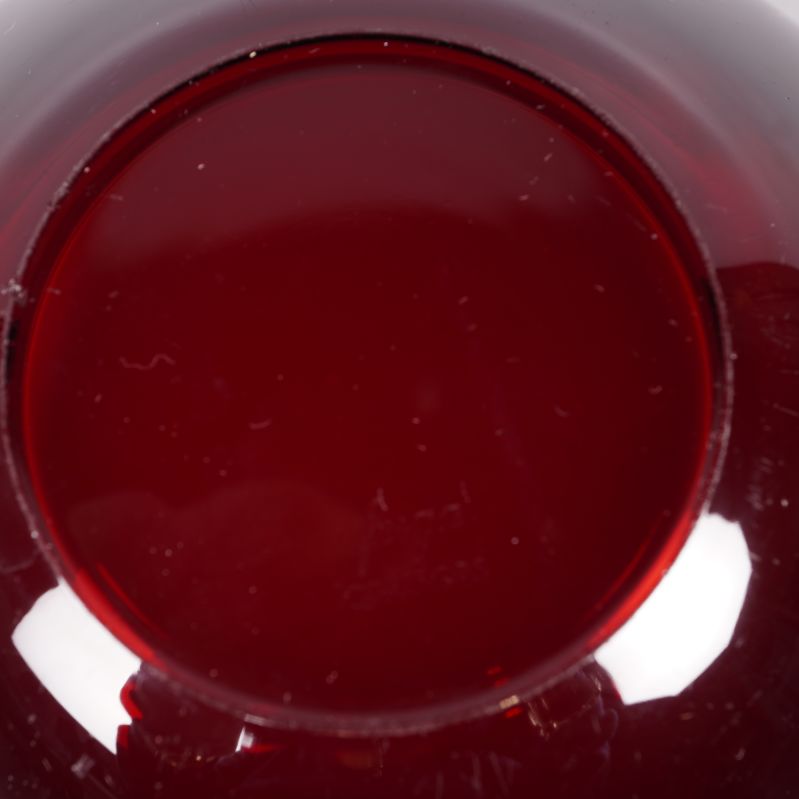 Närbild av skålens botten med repor 