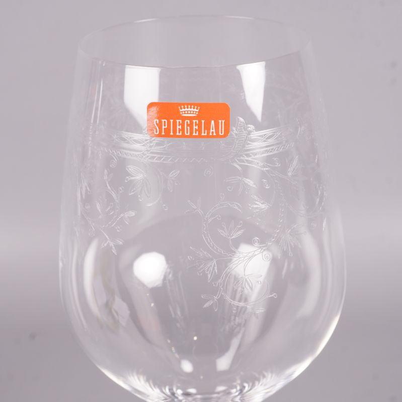 Närbild på glasets gravyr och Spiegelau-logga