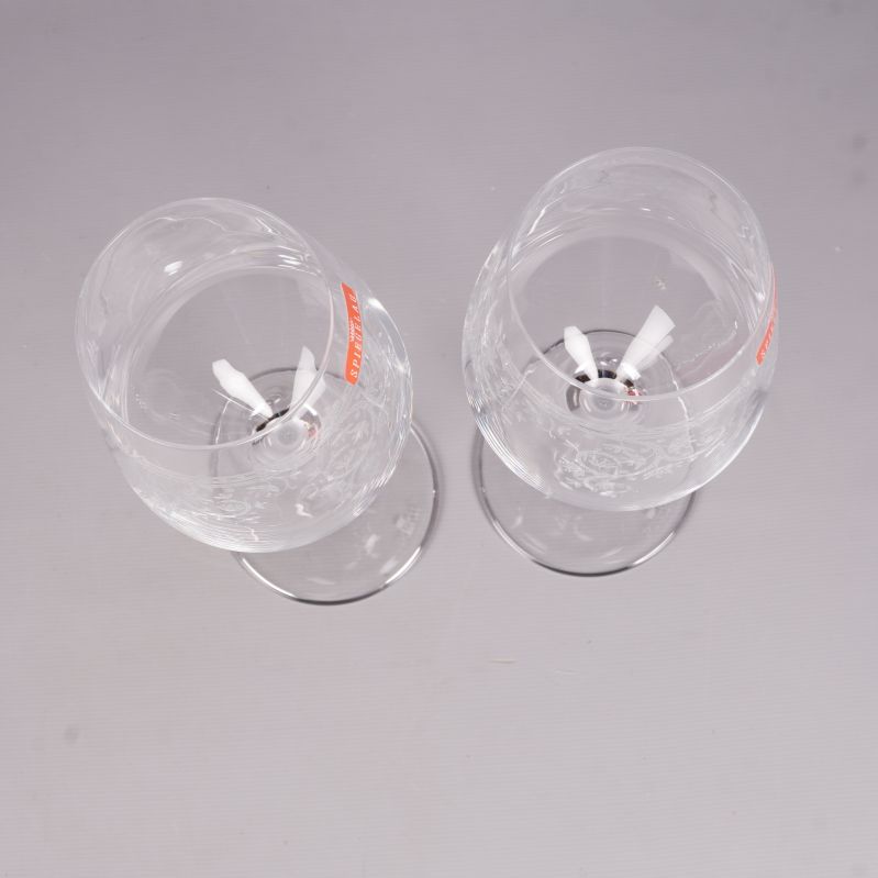 Vinglasen fotograferade uppifrån med synlig öppning